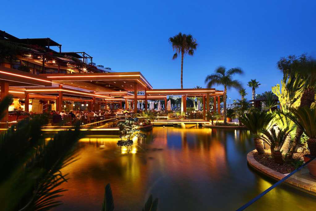 Four Seasons Hotel Four Seasons Hotel
